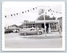 Full Service Conoco Gas Station Attendant Fueling Car c1950s Vintage Photo
