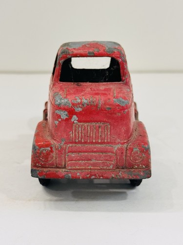 1950s Red Tootsie Toy Chicago 24 Diecast Semi-Trailer Cab - Picture 3 of 7