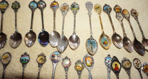 Bulk Lot of Approx 120 Australian Souvenir Spoons - Picture 19 of 24