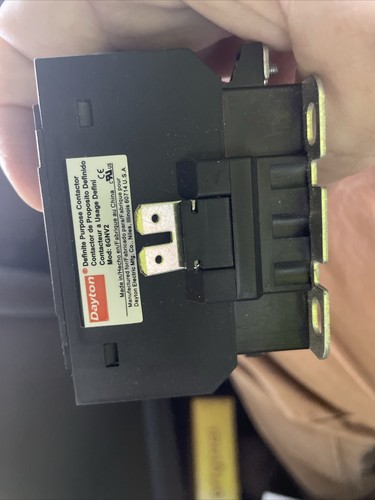 Dayton 6GNV2 definite purpose contactor 2 pole fla 277vac 20 coil 208-220v 50 hz - Picture 5 of 7