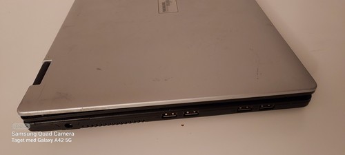 Fujitsu Siemens Amilo LI 2727 Laptop - Picture 4 of 9