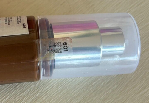 Revlon Illuminance Skin-Caring Liquid Foundation Hyaluronic Acid 601 Soft Nutmeg - Picture 2 of 2