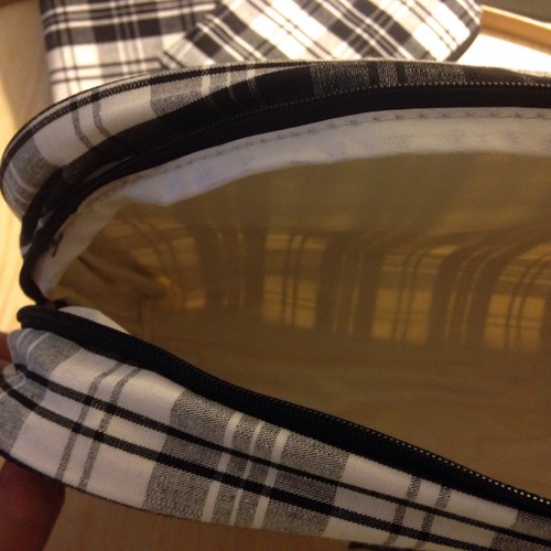 Neu mit Etikett - 3-teiliges Schminkkoffer-Set - schwarz & weiß kariert - Vinyl gefüttert - Bild 4 von 4