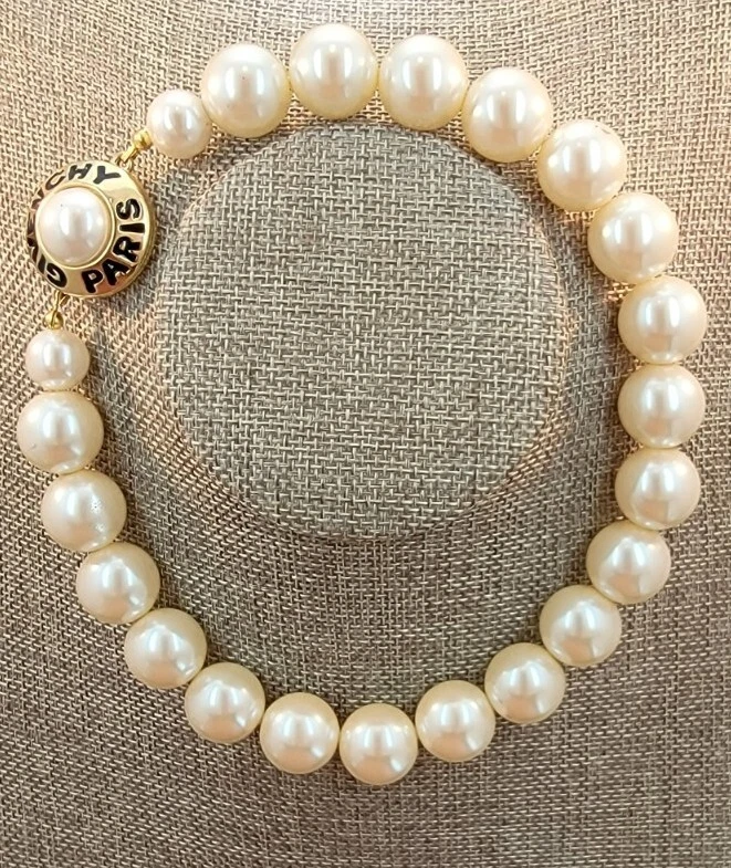 Vintage CHANEL white cream faux baroque pearl necklace with large CC m –  eNdApPi ***where you can find your favorite designer  vintages..authentic, affordable, and lovable.