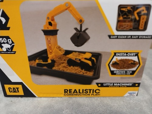 CAT Construction Toys Little Machines Ground Crew Playset with Insta-Dirt - Picture 13 of 15