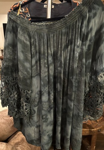 Indigo Thread Co Boho Plus 3X Tie Dye Green Lace Bell Sleeve Top NWT - Picture 2 of 5