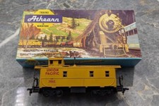 Athearn 5368 HO Scale Wide Vision Caboose Union Pacific 
