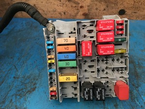 FIAT PANDA 1.2 8v UNDER BONNET FUSE BOX, RELAYS, FUSES 51781452 (2009