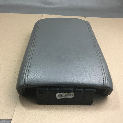 07-12 GMC ACADIA ENCLAVE OUTLOOK TRAVERSE ARMREST CONSOLE LID GRAY OEM 554 - Picture 6 of 7