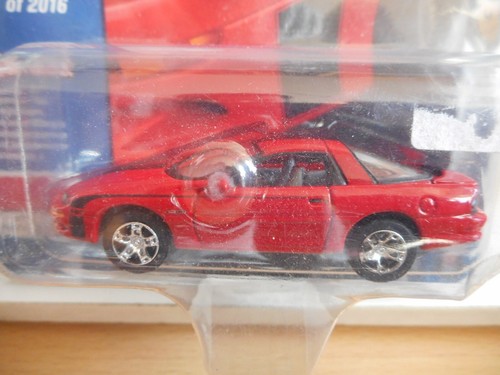 Johnny Lightning2002 CHevy Camaro ZL1 in Red on 1:64 on Blister - Foto 2 di 2
