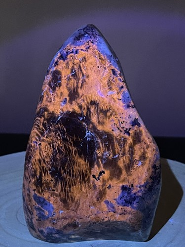 Sodalita fluorescente forma libre 1520g de Afganistán - Imagen 8 de 17