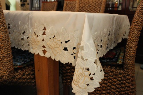 Rectangle/Oblong Embroidered Lace Tablecloth 180X270cm 8-10 seat WHITE colour - Imagen 1 de 8