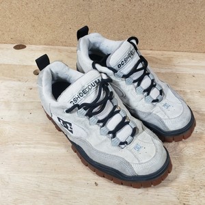 sapato branco de borracha