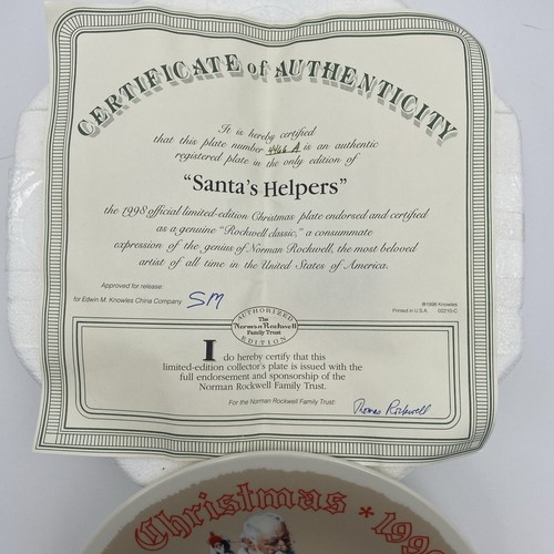 NORMAN ROCKWELL PLATE CHRISTMAS 1998 "'SANTA'S HELPERS" 25TH IN SERIES - Picture 3 of 4
