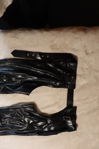 Latex Rubber Armory Chaps Hose mit Schnallen gebraucht - Bild 4 von 7