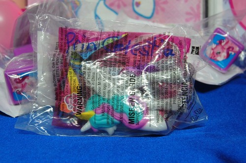 My Little Pony Party Set # 18 Banner Invites Game Rings Plates Invites Napkins - Picture 6 of 8