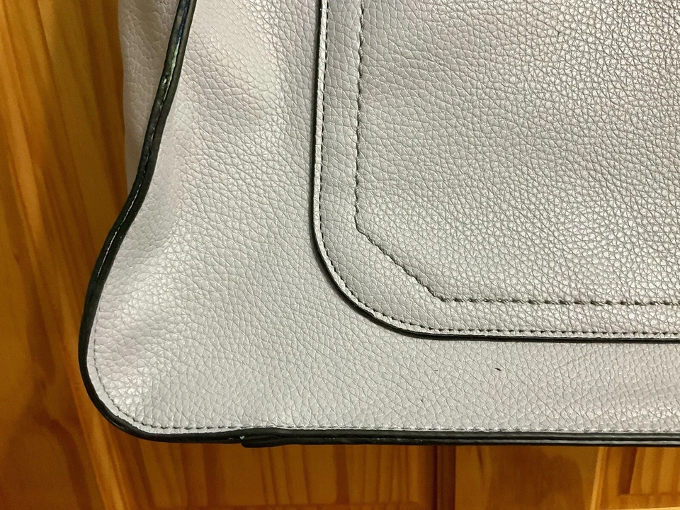 "Bolso de Mano Steve Madden Lavanda/Púrpura Guijarros con Interior Floral 15"" Ancho X 12"" Alto" Foto 4 de 4