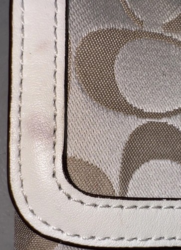 Mini monedero sin asas Coach de muñeca dorado beige - Imagen 7 de 8