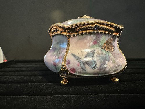 Caja de música de porcelana "Flights of Fancy" Heirloom ~ Lena Liu's Enchanted Wings - Imagen 6 de 17