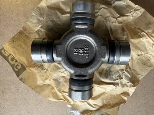 MOOG 424 Universal Joint For Select 05-17 Chevrolet Ford GMC Models - Picture 6 of 7