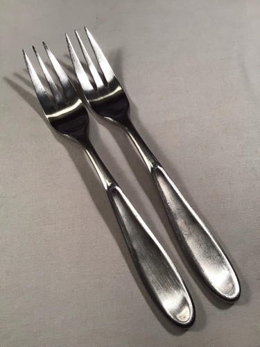 PAIR 2 Towle MAGNUM Dinner Forks 7 5/8” Stainless 18/10 Flatware China - Picture 1 of 3