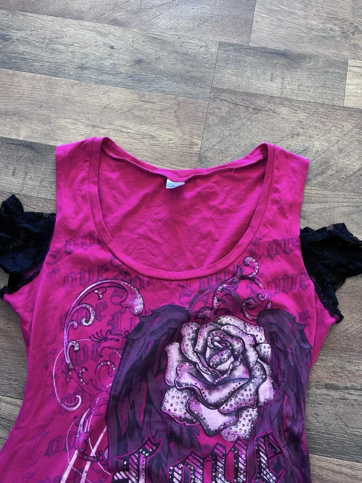 Regata gráfica vintage manga gorro de renda estilo tatuagem rosa grunge anos 00 Y2K grande - Imagem 3 de 4