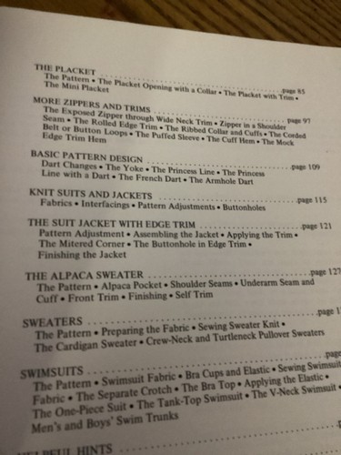 Vintage 1972 Singer “How to Sew Fashion Knits” Textbook - Picture 6 of 7