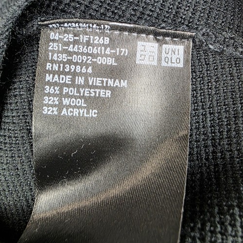 Cardigan Uniqlo misto merino ritagliato manica lunga bottoni davanti nero minimalista - Foto 9 di 14