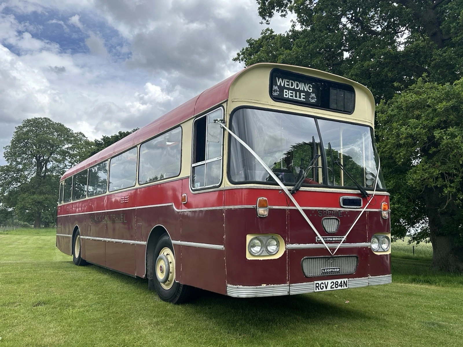 LEYLAND Leopard 55 Seat Vintage Coach - Picture 1 of 17