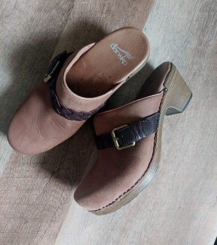 Dansko Melanie Pantoletten Clogs Nubukleder braun geflochtene Schnalle Gr. 36 6/6,5