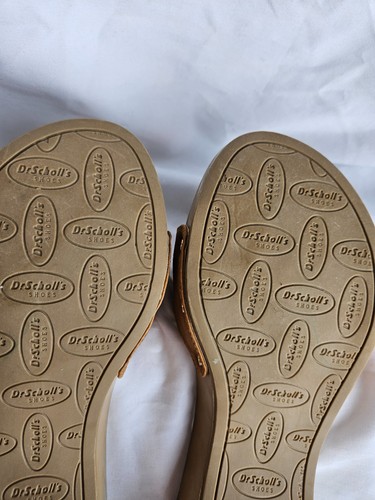 Sandalia clásica de imitación de madera con hebilla ajustable tostada Dr. Scholl's Saddle 8 - Imagen 9 de 10