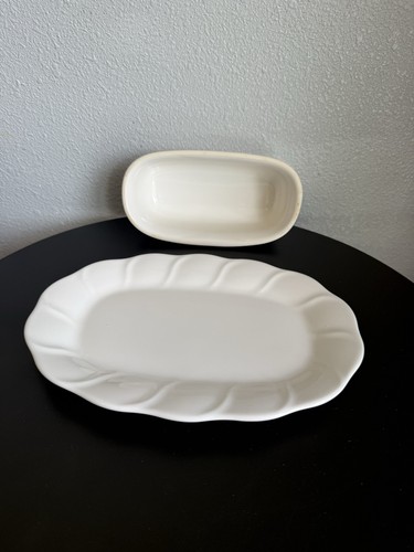 Vintage USA Pfaltzgraff "Stratus" White, Scalloped, Swirl Butter Dish - Picture 2 of 3