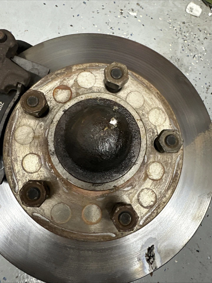 G BODY spindle knuckle Right Monte Carlo Cutlass Regal El Camino 1978 - 1988 OEM - Image 3 of 4