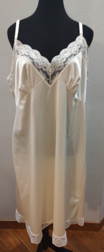Vintage Slipperfection Beige Full Slip Gr. 42 Spitzenbesatz Made In USA Dessous B17