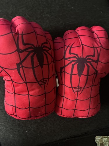 Spiderman 3 Plush Punching Gloves For Kids In Great Conditions Barely Used - Picture 6 of 7