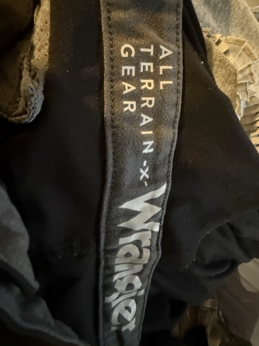 Wrangler All Terrain Gear Herren schwarz Outdoor Cargo Utility Shorts Gr. 40 - Bild 7 von 11