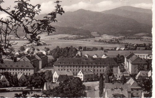 Postkarte : DEGGENDORF /Donau - Kaserne ; 1957 gestempelt