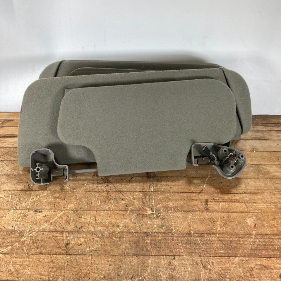 Пара солнцезащитных козырьков для левой и правой стороны Chevrolet Tahoe 2000-2002 годов выпуска от оригинального производителя - Изображение 2 из 4