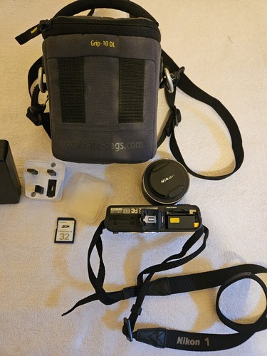 Nikon 1 J1 - 10.1MP Digital Camera Black Body, battery and charger - Picture 7 of 7