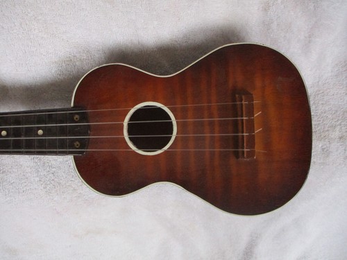 Vintage 1950 Era Harmony 4-String Ukulele (627,412) - Picture 5 of 6