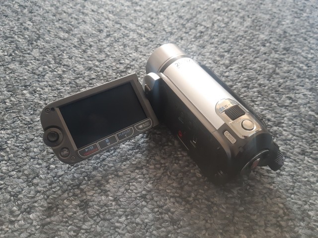 FAULTY Canon Silver Legria FS200 Digital Camcorder - Unit Only FAULTY Canon Silver Legria FS200 Digital Camcorder - Unit Only