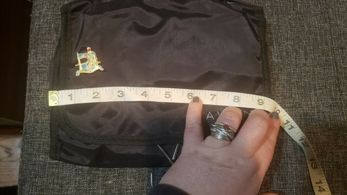 Pre-owned Avon Sewing case with cute enamel sewing machine pin - Picture 5 of 5