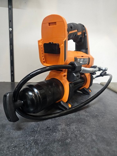 AEG BGG18 18V 450G 2-SPEED GREASE GUN SKIN ONLY - Picture 9 of 9