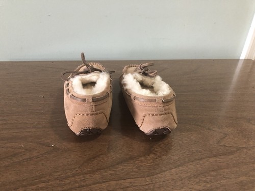 Kinder UGG Dakota Slipper Mokassin Kastanie Wildleder Obermaterial Brandneu Größe 1