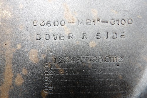 Honda VF700 VF750 Magna Right Side Battery Cover Panel Fairing No Cracks Pins OK - 第 6/18 張圖片