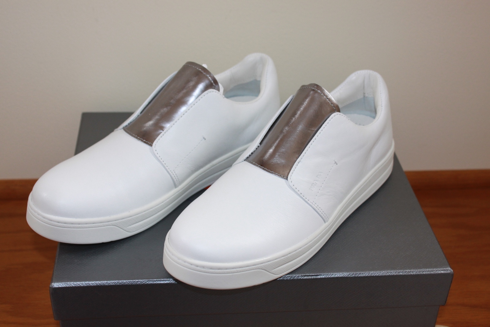 NIB 530 Prada Pantofole Slip-On Leather Sneaker; Size 7; 7; 7; White Chrome 64a8a7 NIB 530 Prada Pantofole Slip-On Leather Sneaker; Size 7; 7; 7; White Chrome 64a8a7