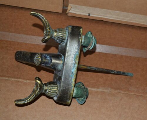 Perillas estilo ala ornamentadas grifo latón baño antiguo de colección - Imagen 3 de 6