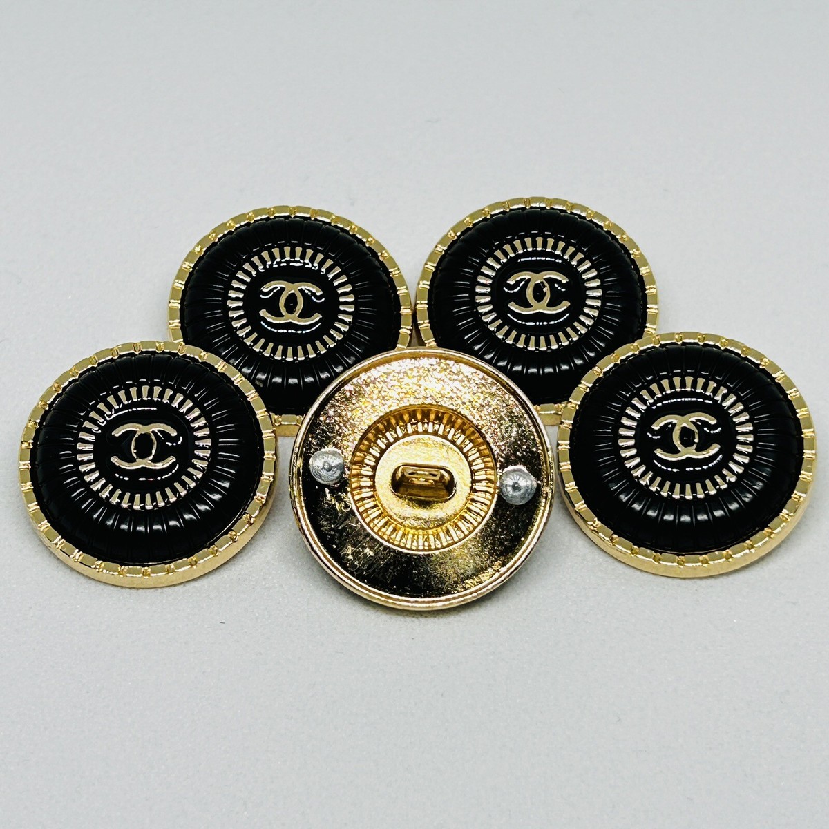 10 Chanel Buttons Black Gold CC Logo Metal 25mm Vintage 10 Chanel Buttons Black Gold CC Logo Metal 25mm Vintage