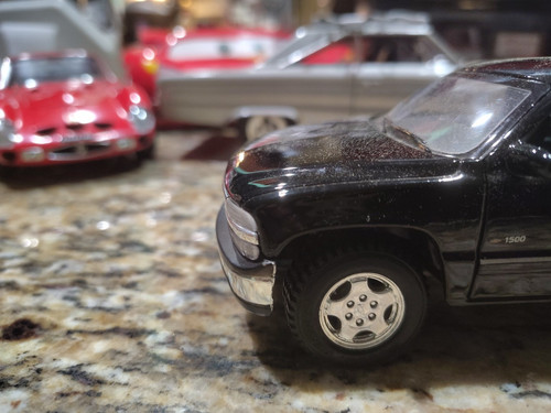 Maisto 1998 chevy 1500 Silverado pick up truck 1:24 scale Black - Picture 4 of 16