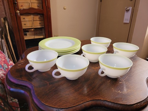 Vintage Pyrex Lime Green 6 Coffee Cups, Dessert Plates 8” Set Of 4 - Picture 3 of 15